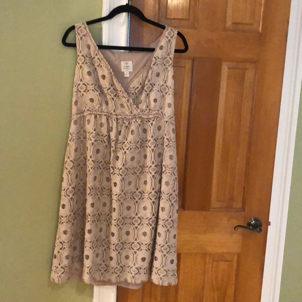Lace dress V neck sleeve less